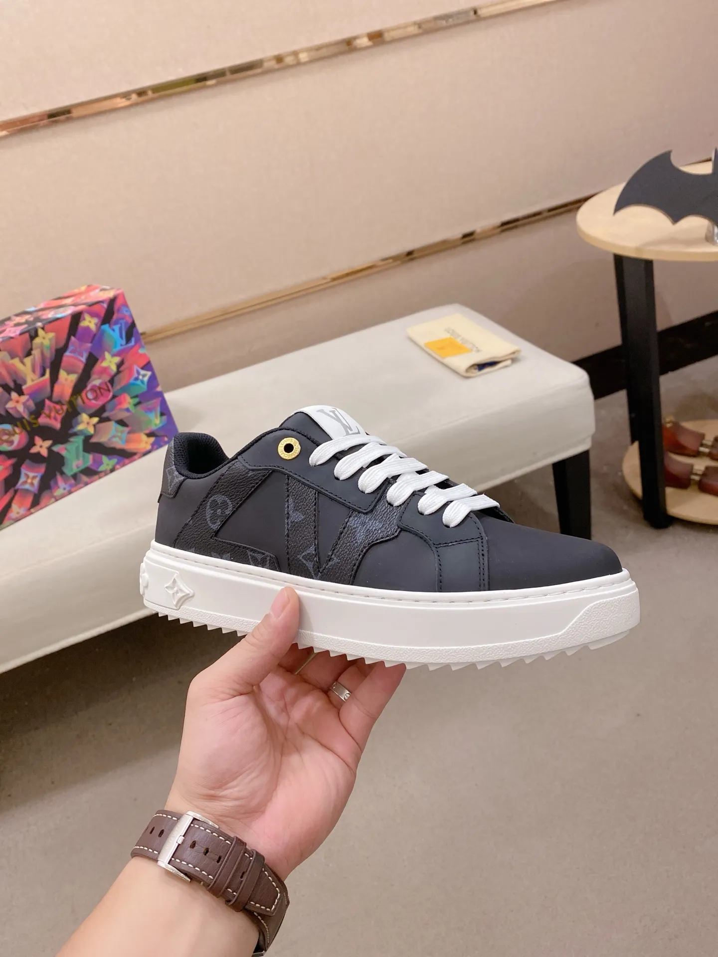 Men's shoes💰: 540💰(Niuli: full package) louis vuitton (Louis Vuitton/lv) top 🔍🔍 new models are on sale at the same time at the counter. The upper 🇮🇹 is imported from Italy, first-layer cowhide, and the lining is fully imported cowhide. 💪💪, completely 1⃣️ to 1 ⃣️Re-engraved🇮🇹💪💪, ⚠Sole: The original sole is specially provided by the original factory, the exclusive movable molded sole is super comfortable, ⚠The original factory follows the order, 🔍🔍high quality, you can enter and exit the counter at will, welcome to compare⚠. Code number:38-44